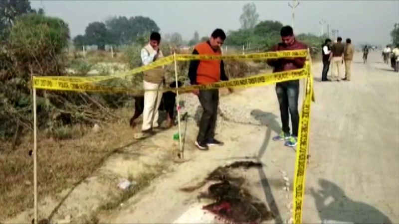 Podezřelí z hromadného znásilnění veterinářky zaútočili v Indii během rekonstrukce na policisty